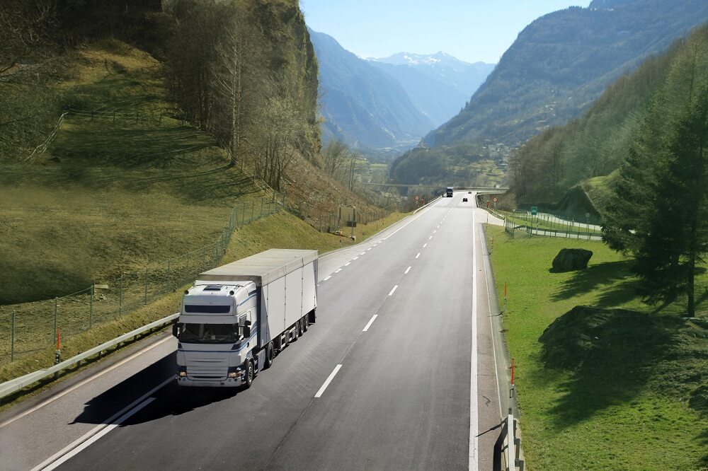 transport robe hladnjačom kamion prevozi voće povće domaći frigo transport robe Firby Logistic